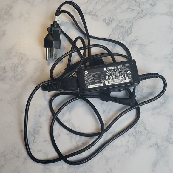 HP Charger  - Picture 1 of 3